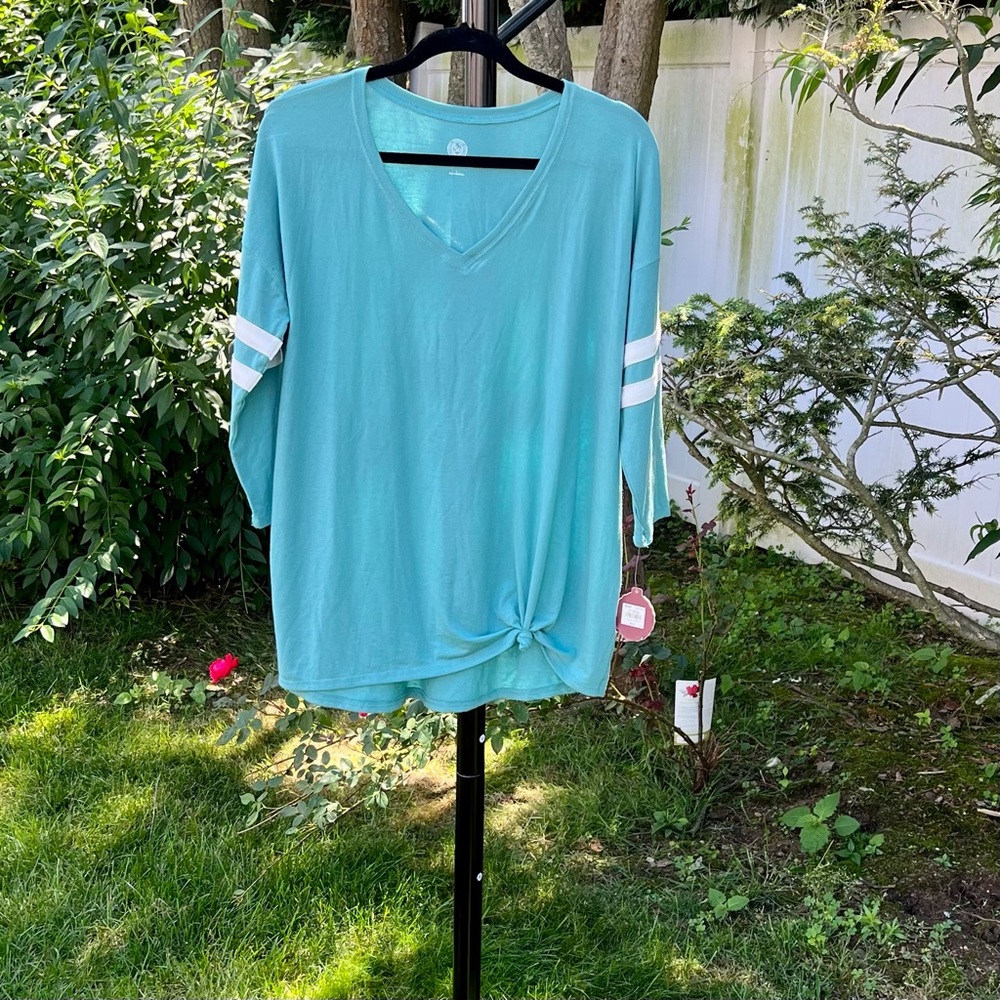 Pretty teal 3/4 sleeve v-neck with tie front